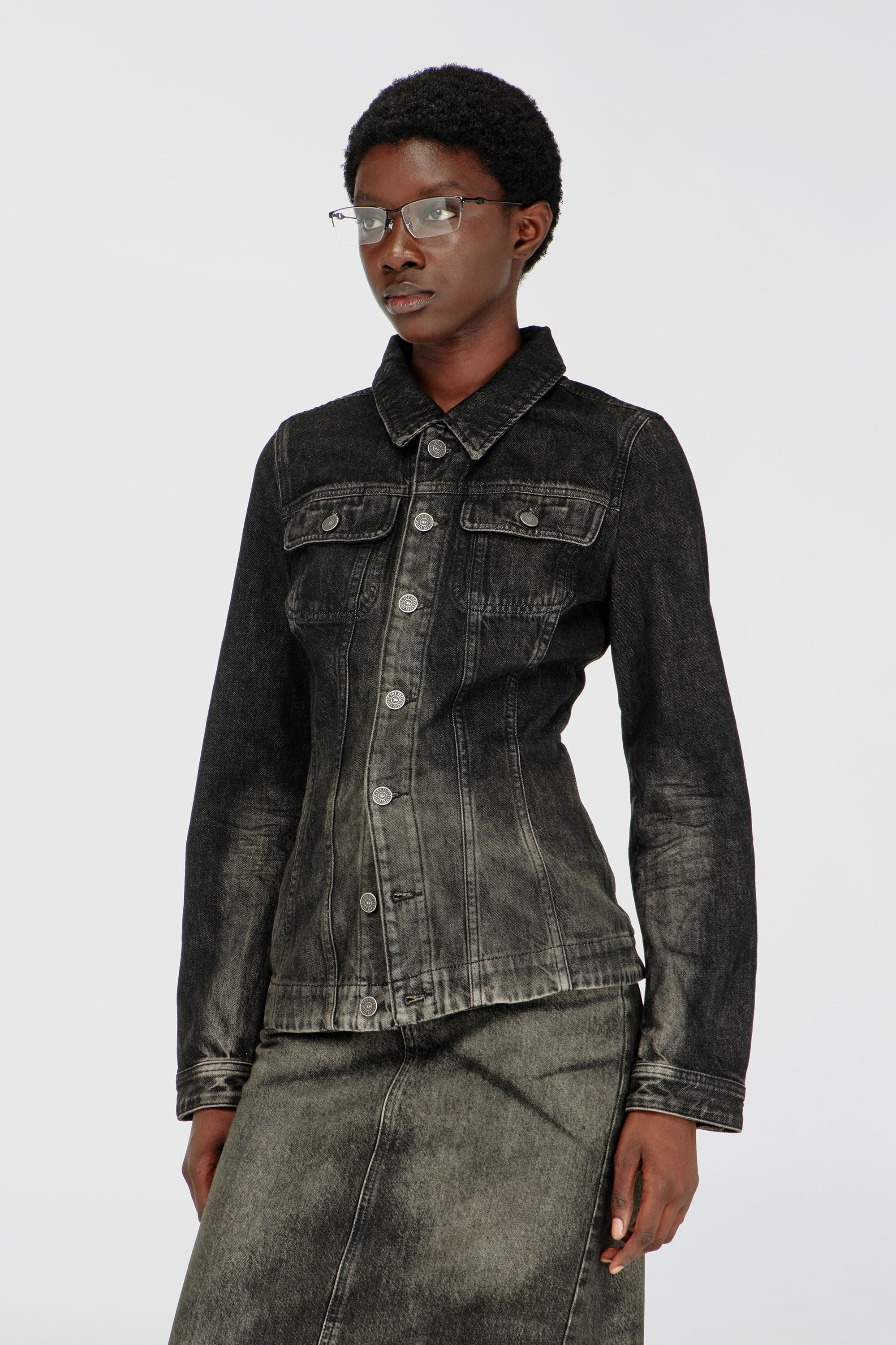 Diesel - DE-KATERIN-FSJ, Woman's Fitted trucker jacket in dirty-effect denim in Black/Dark grey - 3