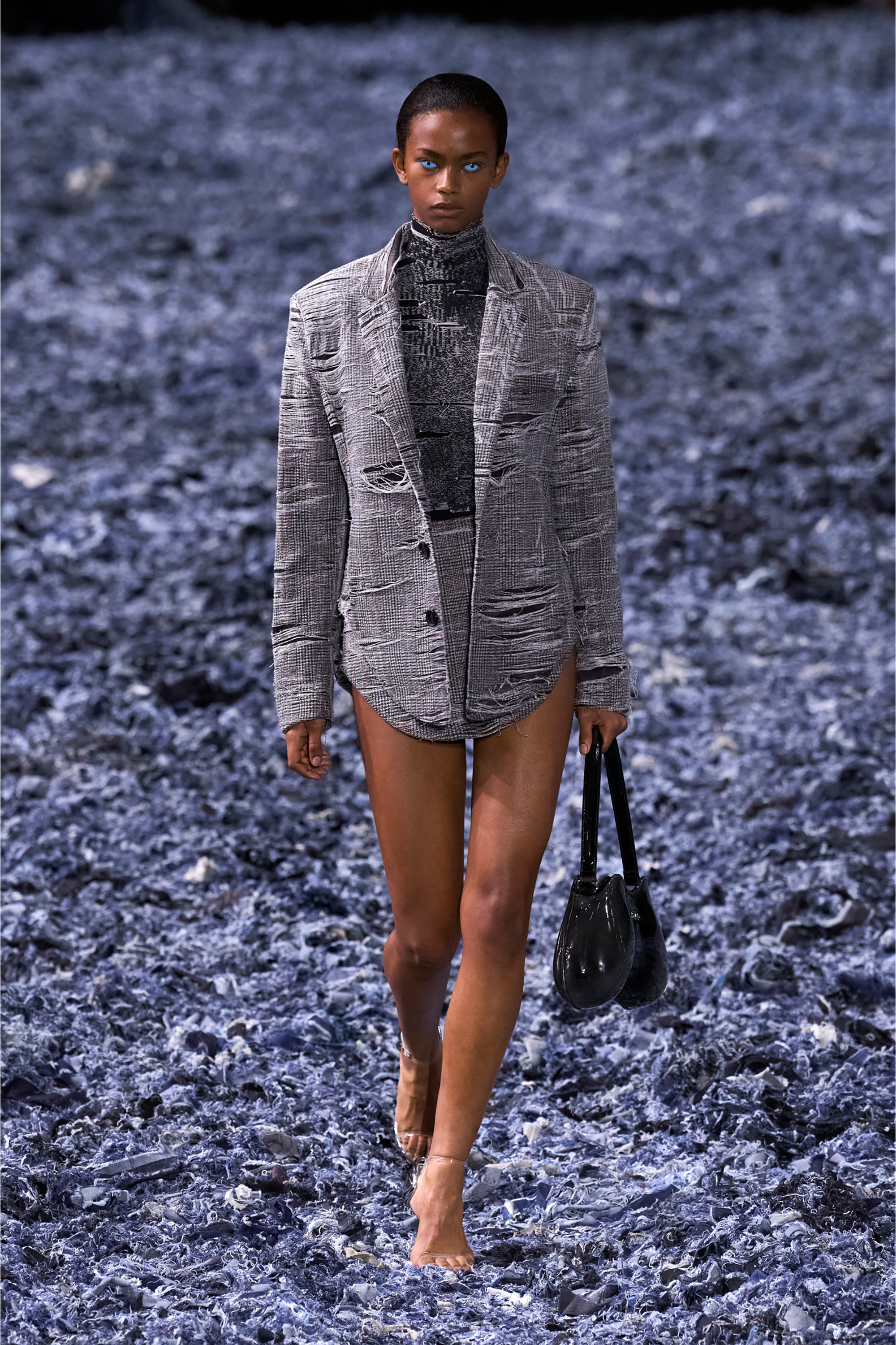 Diesel - DOUBLE-D SHOULDER, Woman's Double-D-Rigid shoulder bag in dégradé glossy PU in Black/Bronze - 6