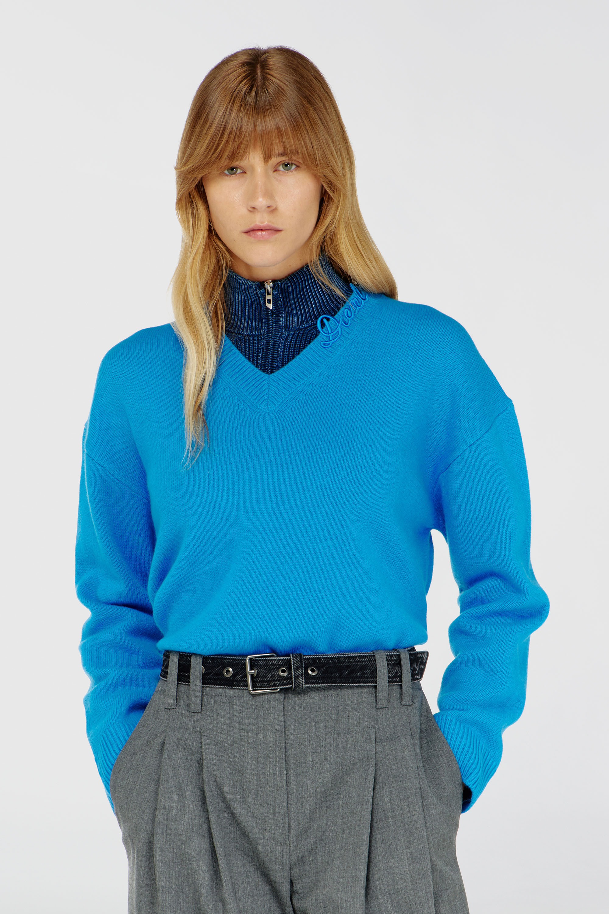 Diesel - M-IMOSA, Woman's Wool V-neck jumper with neck logo in Azure - 2